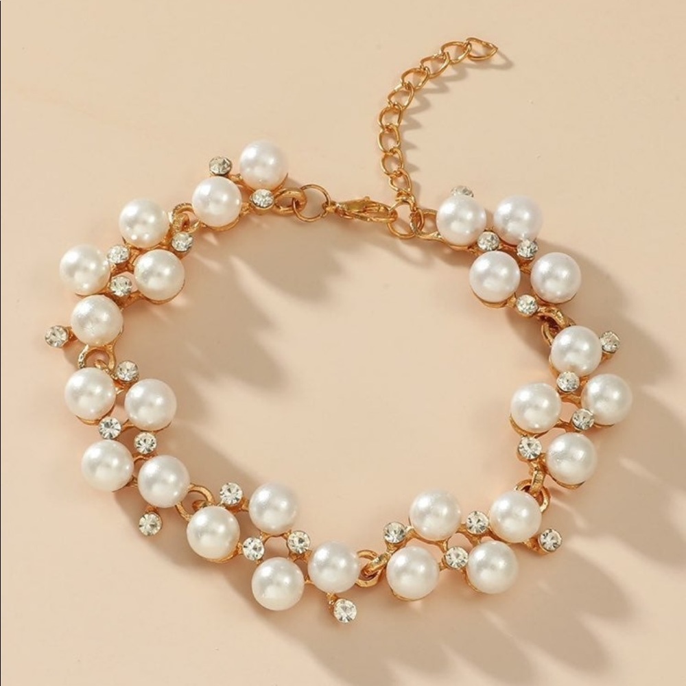 Brand new pearl decor bracelet